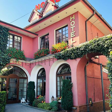 Hotel Restaurant Boss Miłosław Екстериор снимка