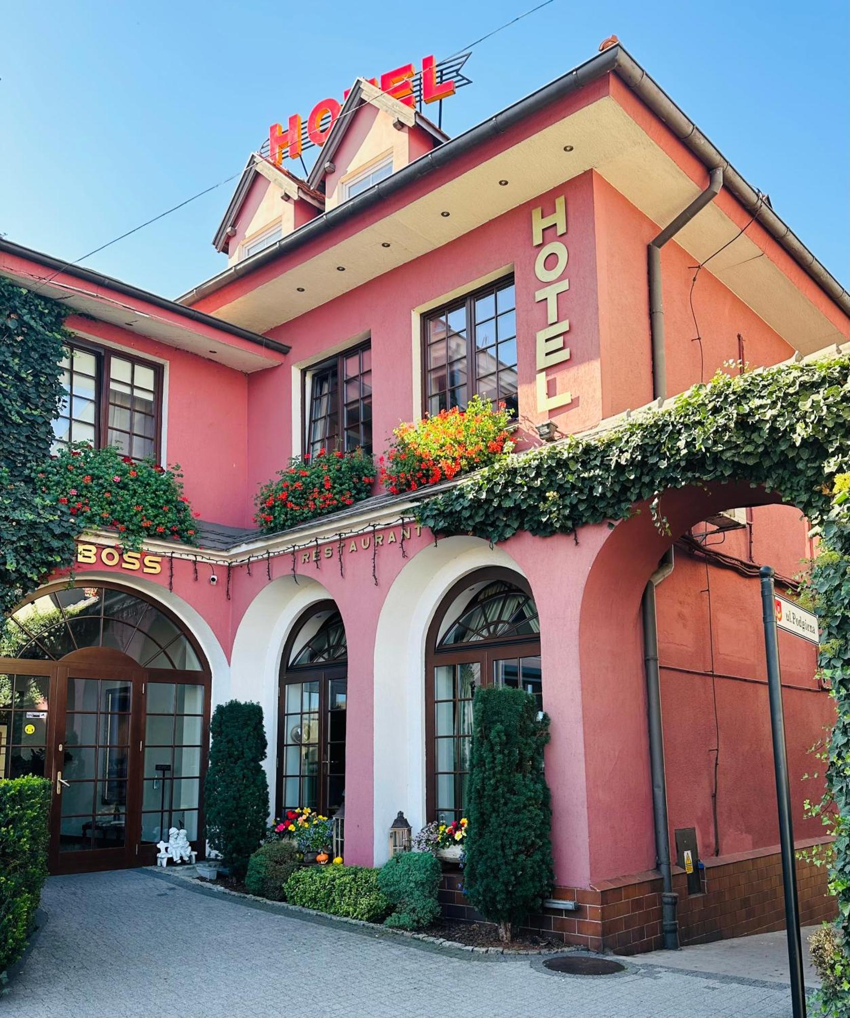 Hotel Restaurant Boss Miłosław Екстериор снимка