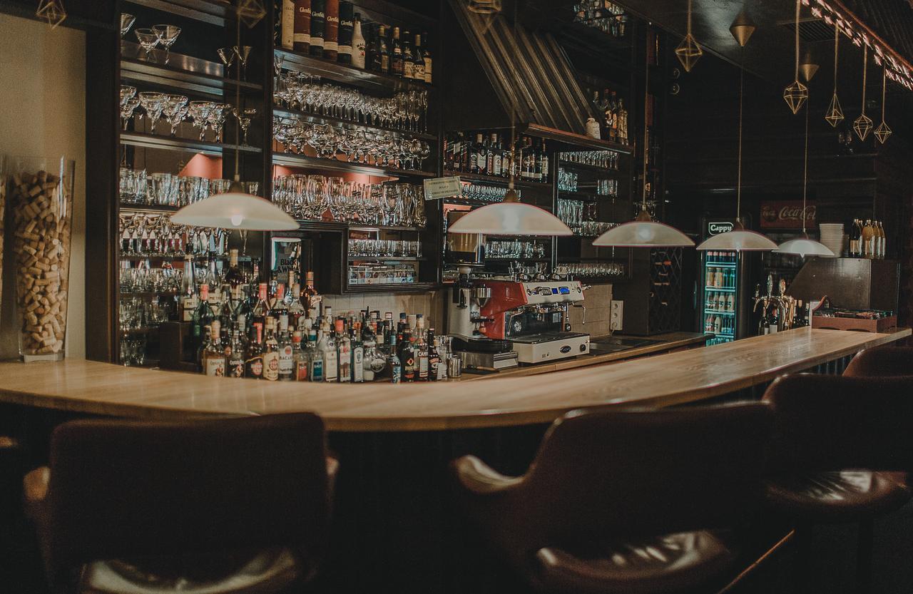 Hotel Restaurant Boss Miłosław Екстериор снимка