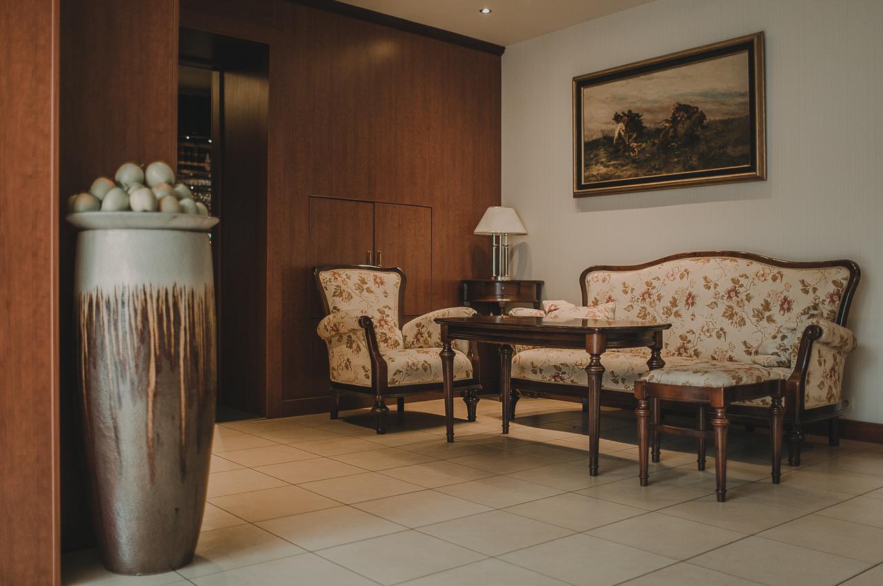 Hotel Restaurant Boss Miłosław Екстериор снимка
